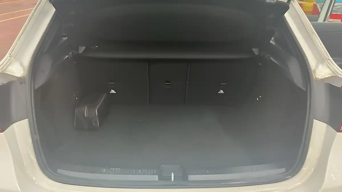 Used 2018 Mercedes-Benz a-Class Sport (executive) White - Interior and Exterior details 15