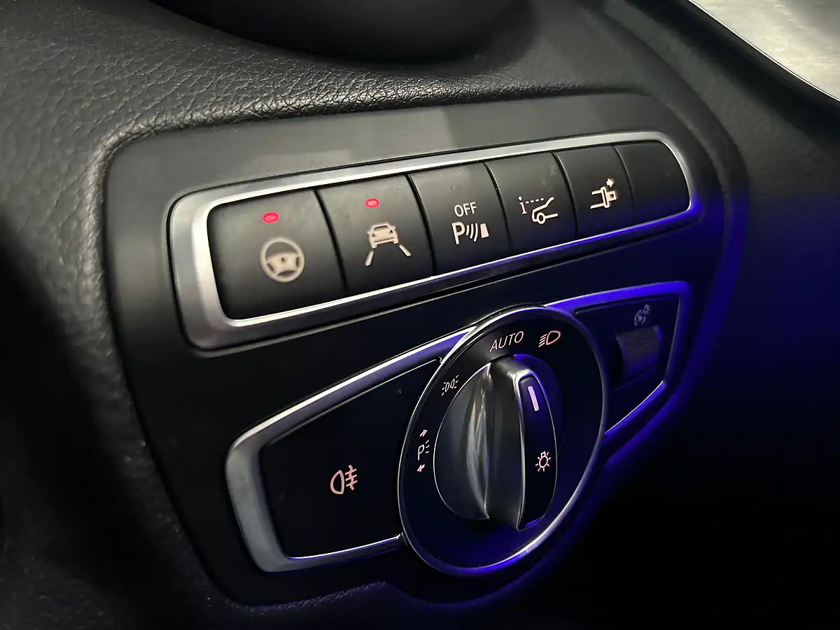 Used 2018 Mercedes-Benz C Class Premium Plus White - Interior and Exterior details 15