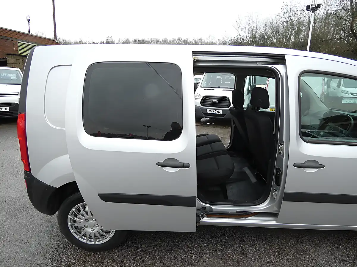Used 2018 Mercedes-Benz Citan Double Cab Crew Van Silver - Interior and Exterior details 11