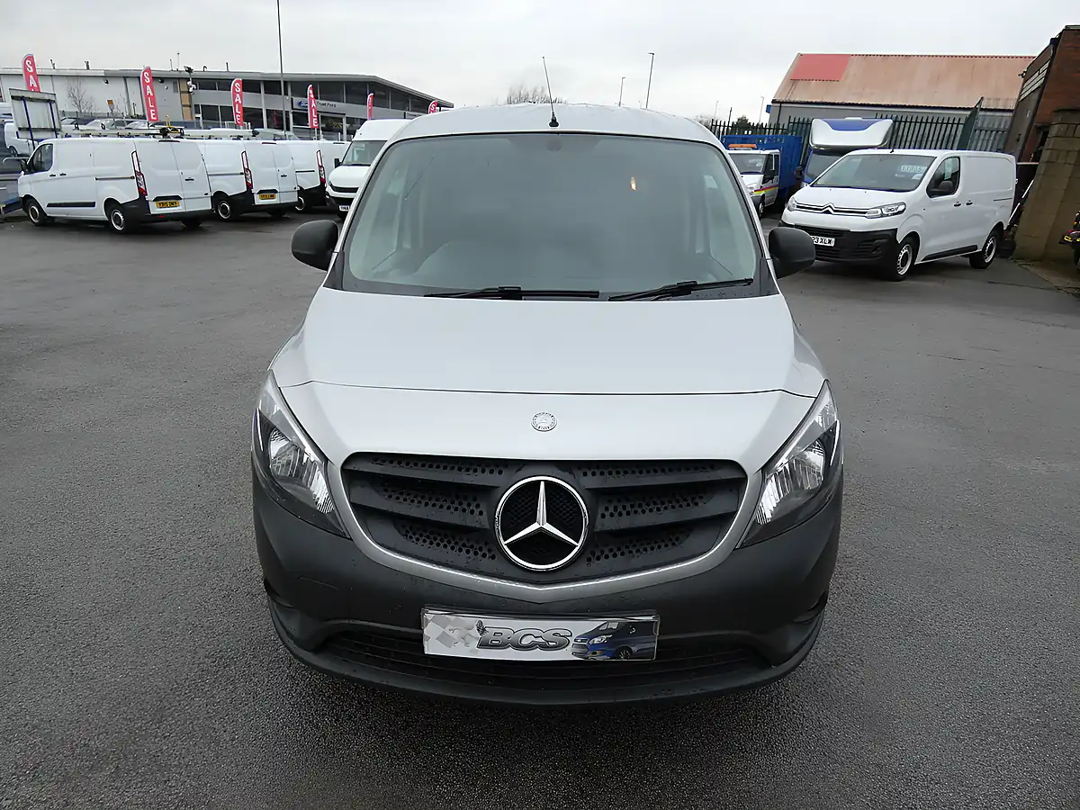 Used 2018 Mercedes-Benz Citan Double Cab Crew Van Silver - Interior and Exterior details 12