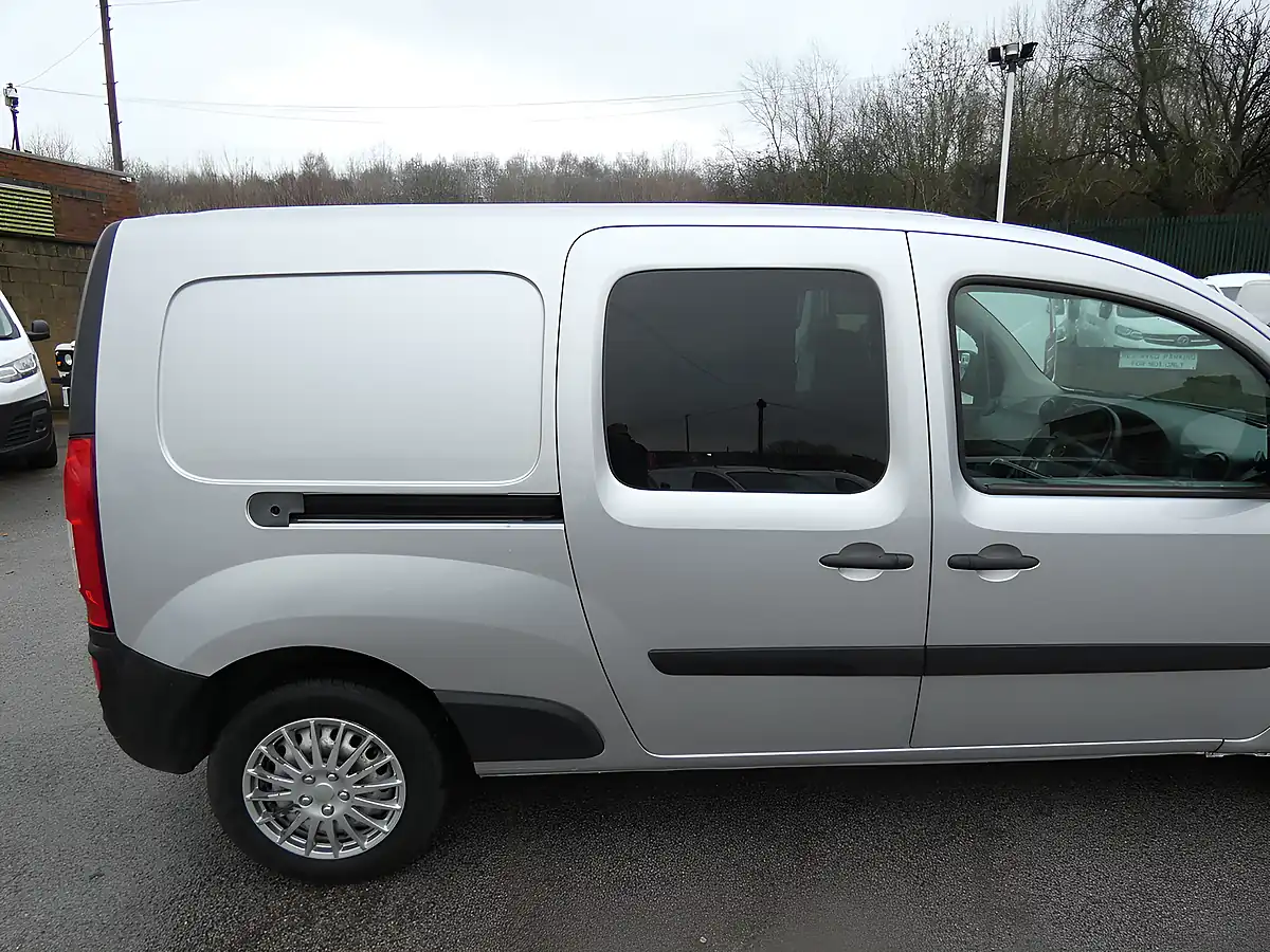 Used 2018 Mercedes-Benz Citan Double Cab Crew Van Silver - Interior and Exterior details 14