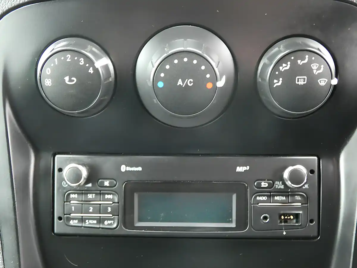 Used 2018 Mercedes-Benz Citan Double Cab Crew Van Silver - Interior and Exterior details 16
