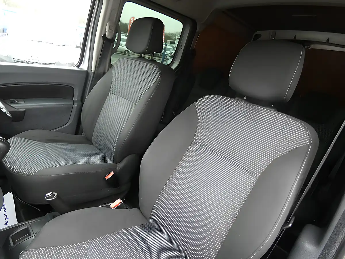 Used 2018 Mercedes-Benz Citan Double Cab Crew Van Silver - Interior and Exterior details 17