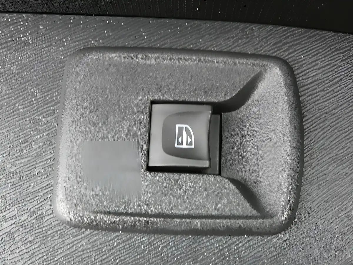 Used 2018 Mercedes-Benz Citan Double Cab Crew Van Silver - Interior and Exterior details 18