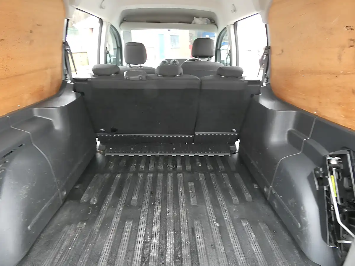Used 2018 Mercedes-Benz Citan Double Cab Crew Van Silver - Interior and Exterior details 3