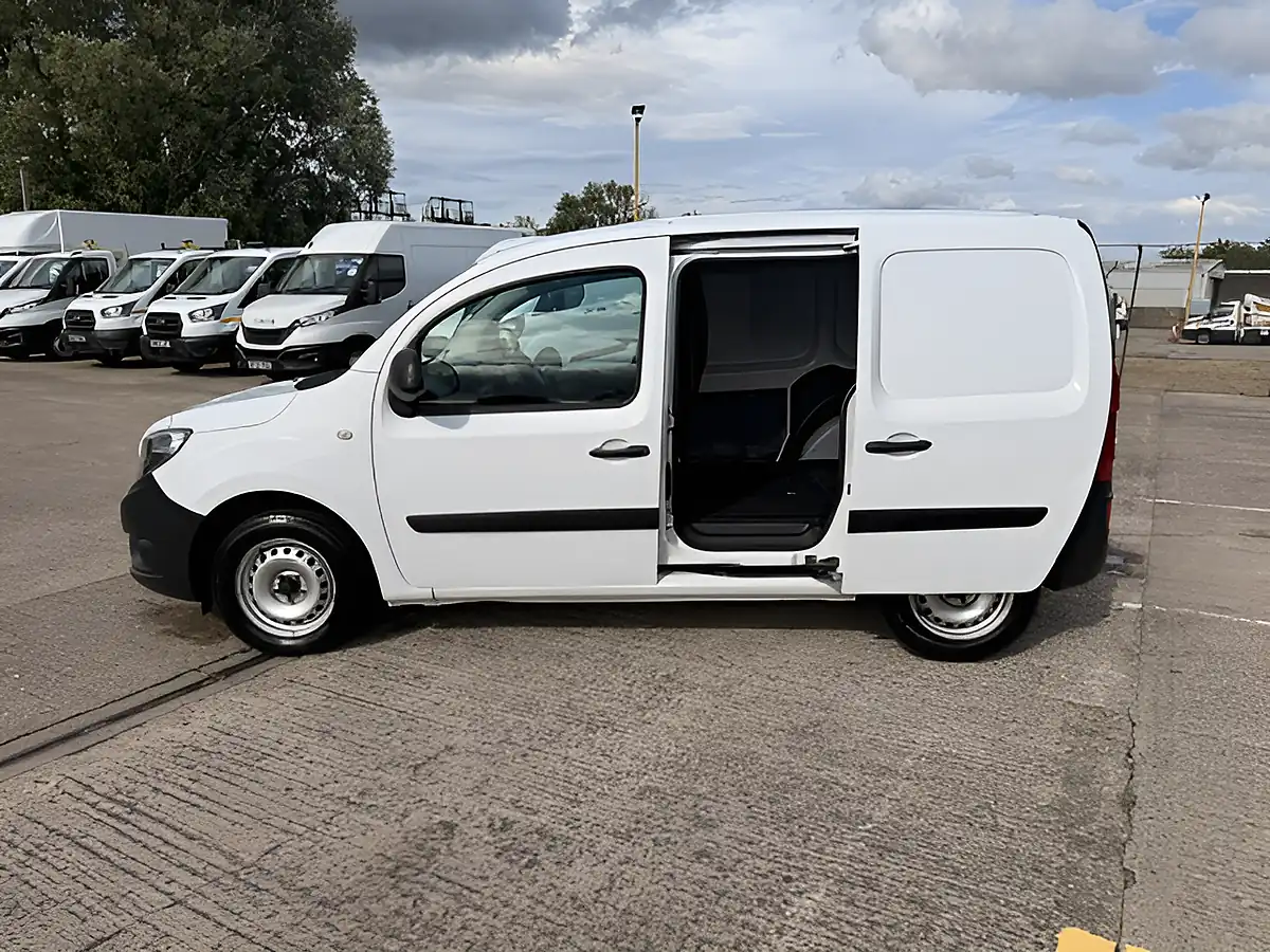 Used 2018 Mercedes-Benz Citan L2 Lwb Blue Efficiency White - Interior and Exterior details 8