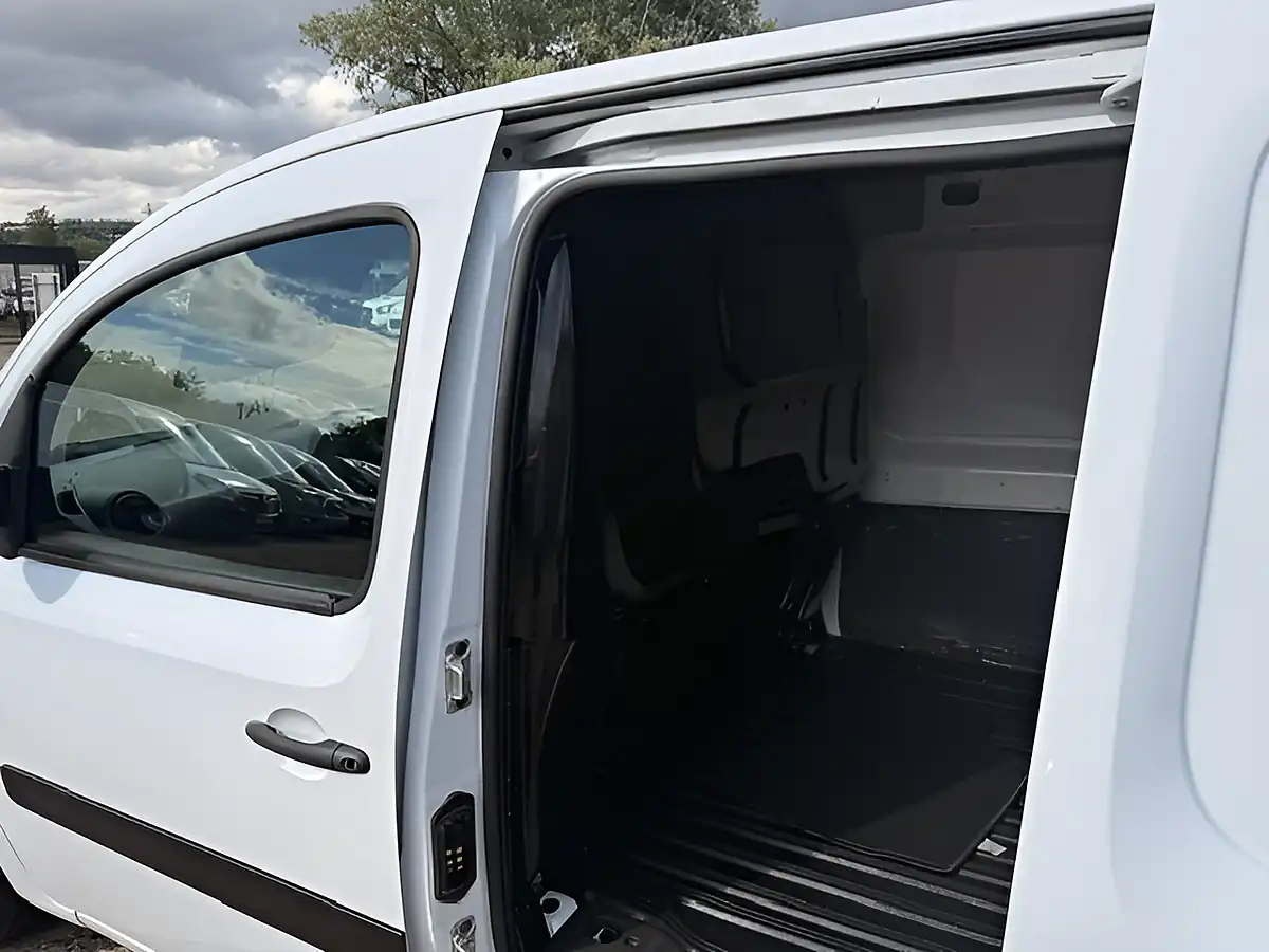 Used 2018 Mercedes-Benz Citan L2 Lwb Blue Efficiency White - Interior and Exterior details 9