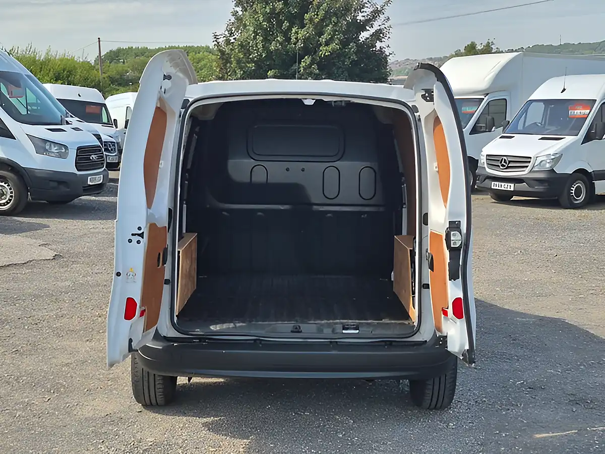 Used 2018 Mercedes-Benz Citan Long Lwb White - Interior and Exterior details 3
