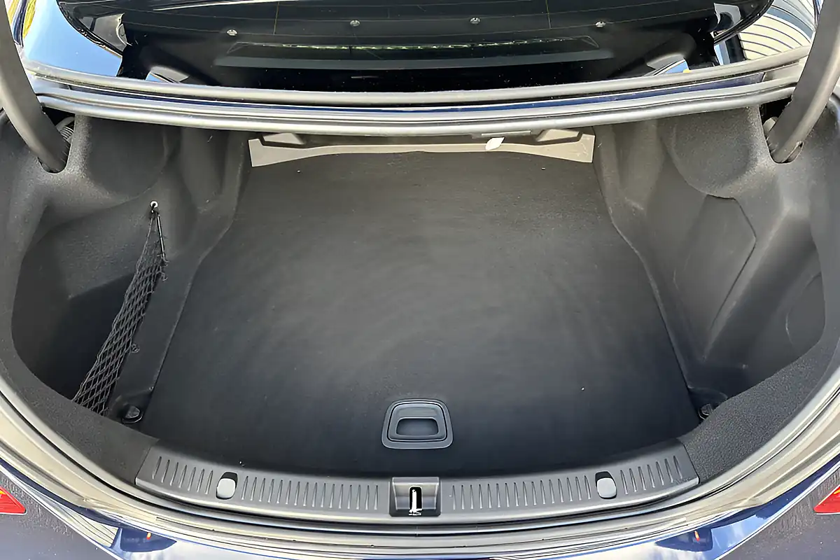 Used 2018 Mercedes-Benz E Class AMG Line (premium) Blue - Interior and Exterior details 13