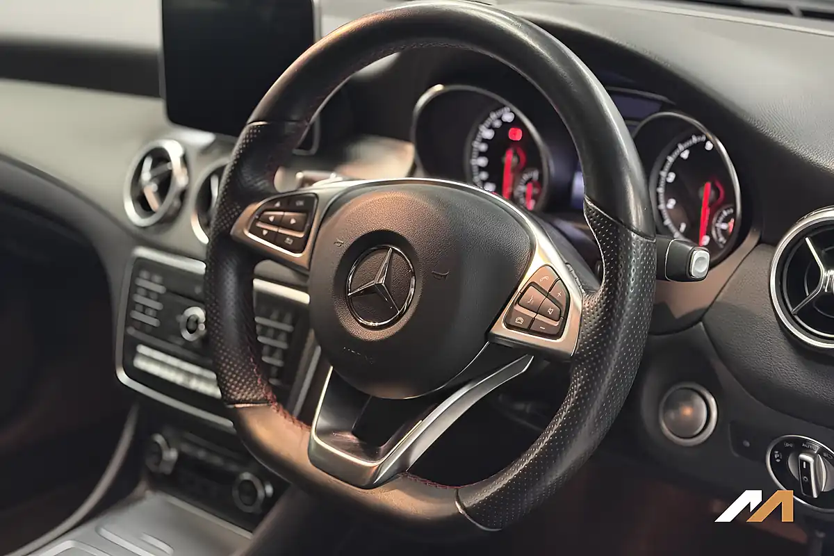 Used 2018 Mercedes-Benz Gla AMG Line (executive) White - Interior and Exterior details 19