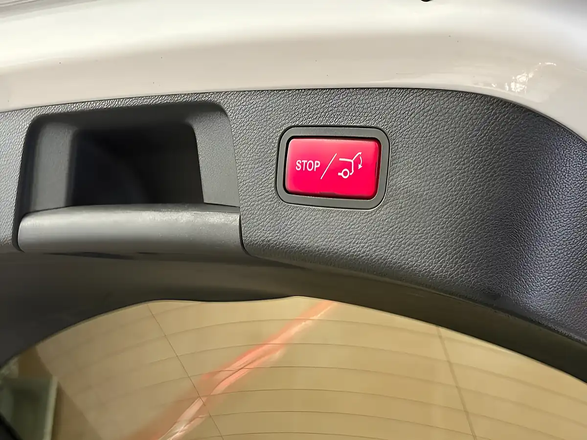 Used 2018 Mercedes-Benz Gla AMG Line (executive) White - Interior and Exterior details 17