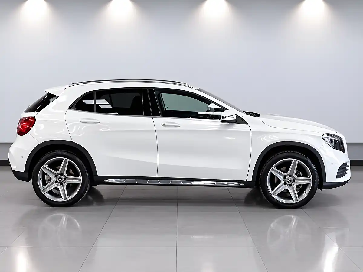 Used 2018 Mercedes-Benz Gla AMG Line (executive) White - Interior and Exterior details 3
