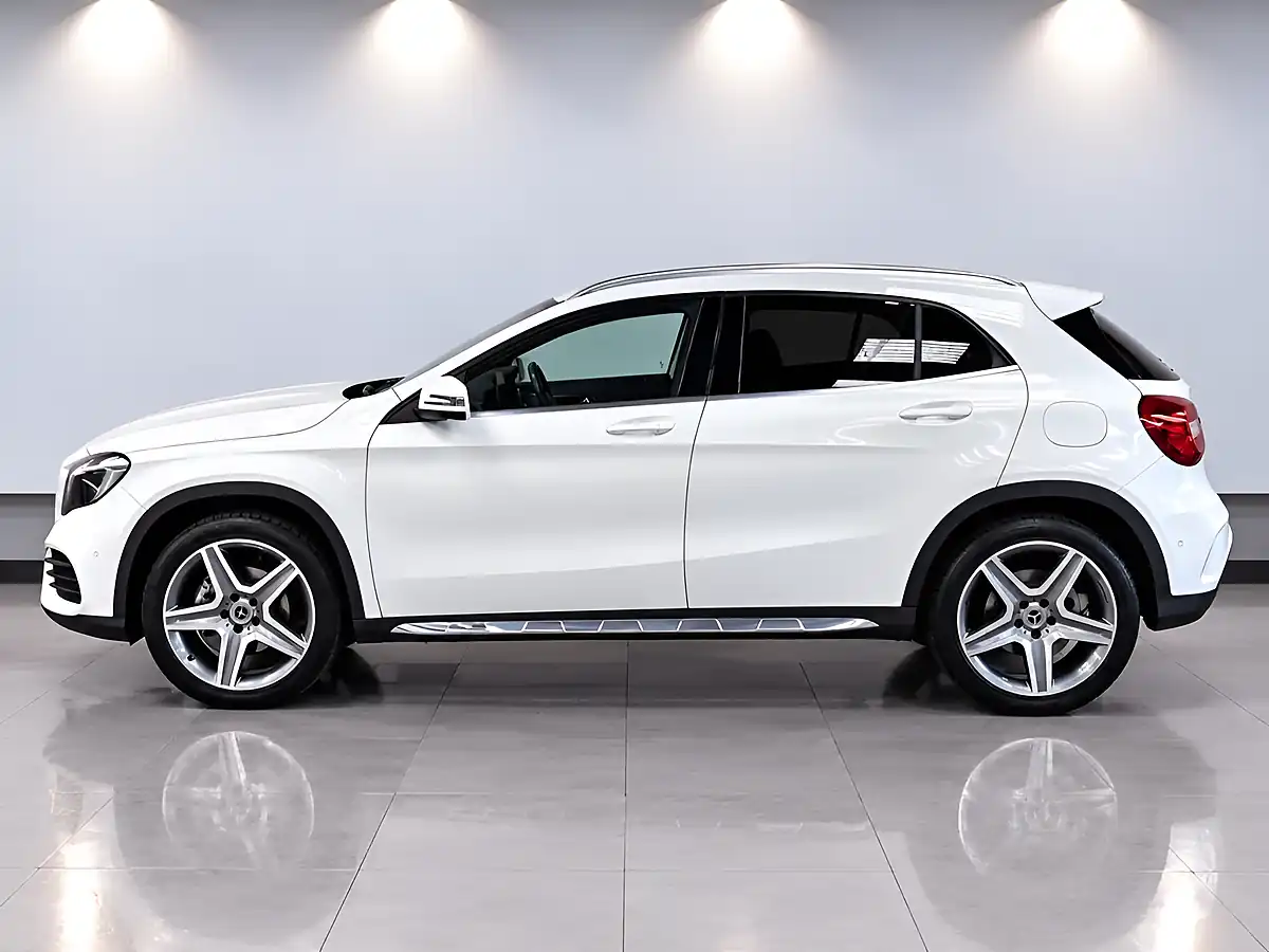 Used 2018 Mercedes-Benz Gla AMG Line (executive) White - Interior and Exterior details 4