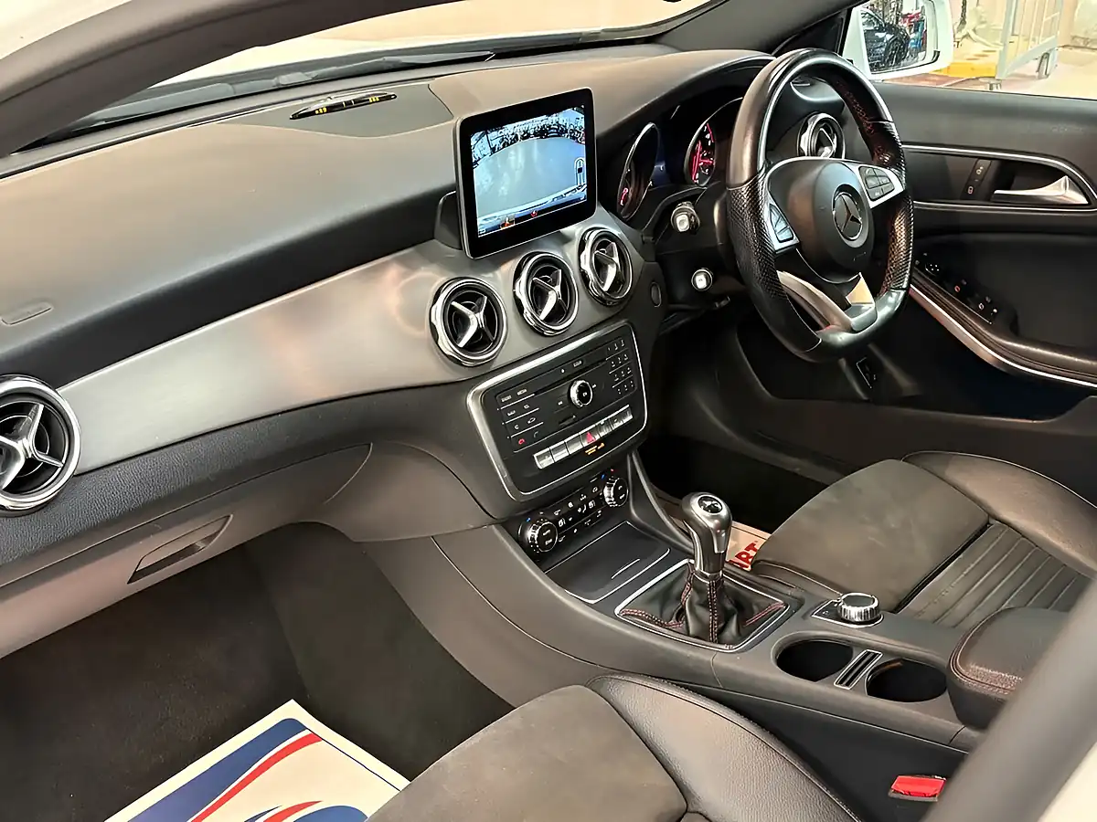 Used 2018 Mercedes-Benz Gla AMG Line (executive) White - Interior and Exterior details 8