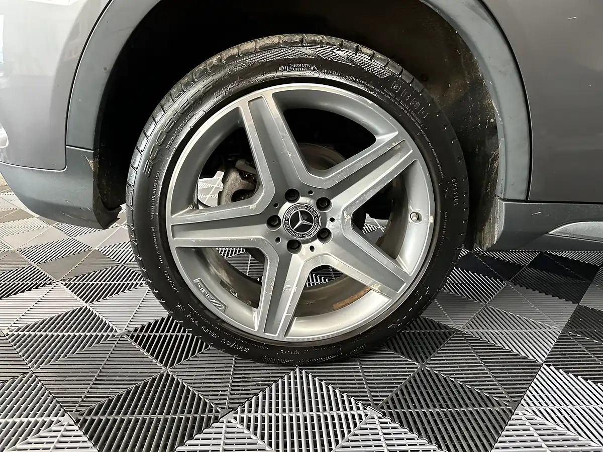 Used 2018 Mercedes-Benz Gla AMG Line Metallic Grey - Interior and Exterior details 9