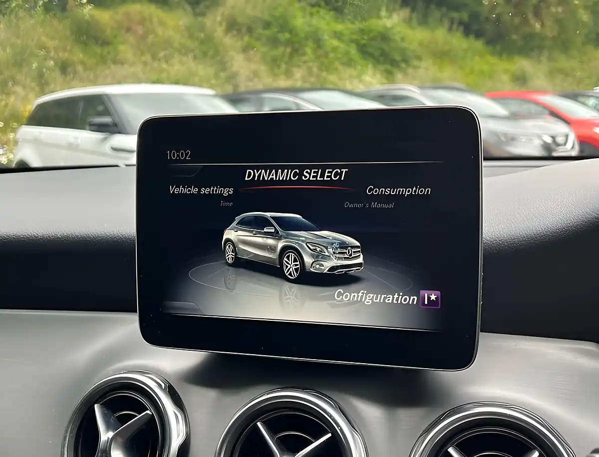 Used 2018 Mercedes-Benz Gla AMG Line Polar Silver - Interior and Exterior details 16