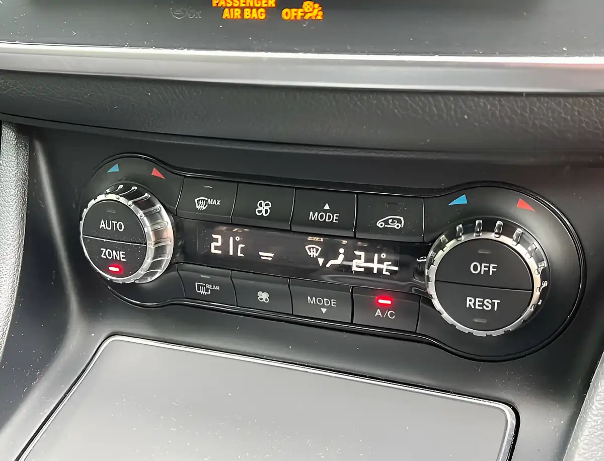 Used 2018 Mercedes-Benz Gla AMG Line Polar Silver - Interior and Exterior details 19