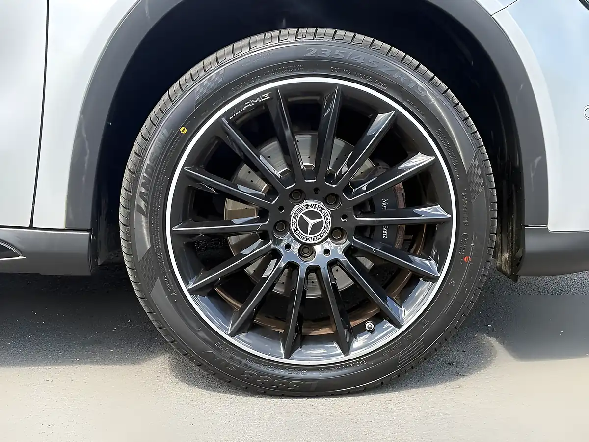 Used 2018 Mercedes-Benz Gla AMG Line Silver - Interior and Exterior details 14