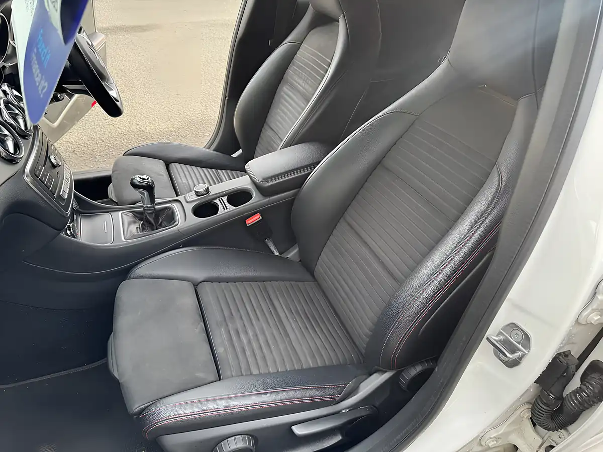 Used 2018 Mercedes-Benz Gla AMG Line White - Interior and Exterior details 7