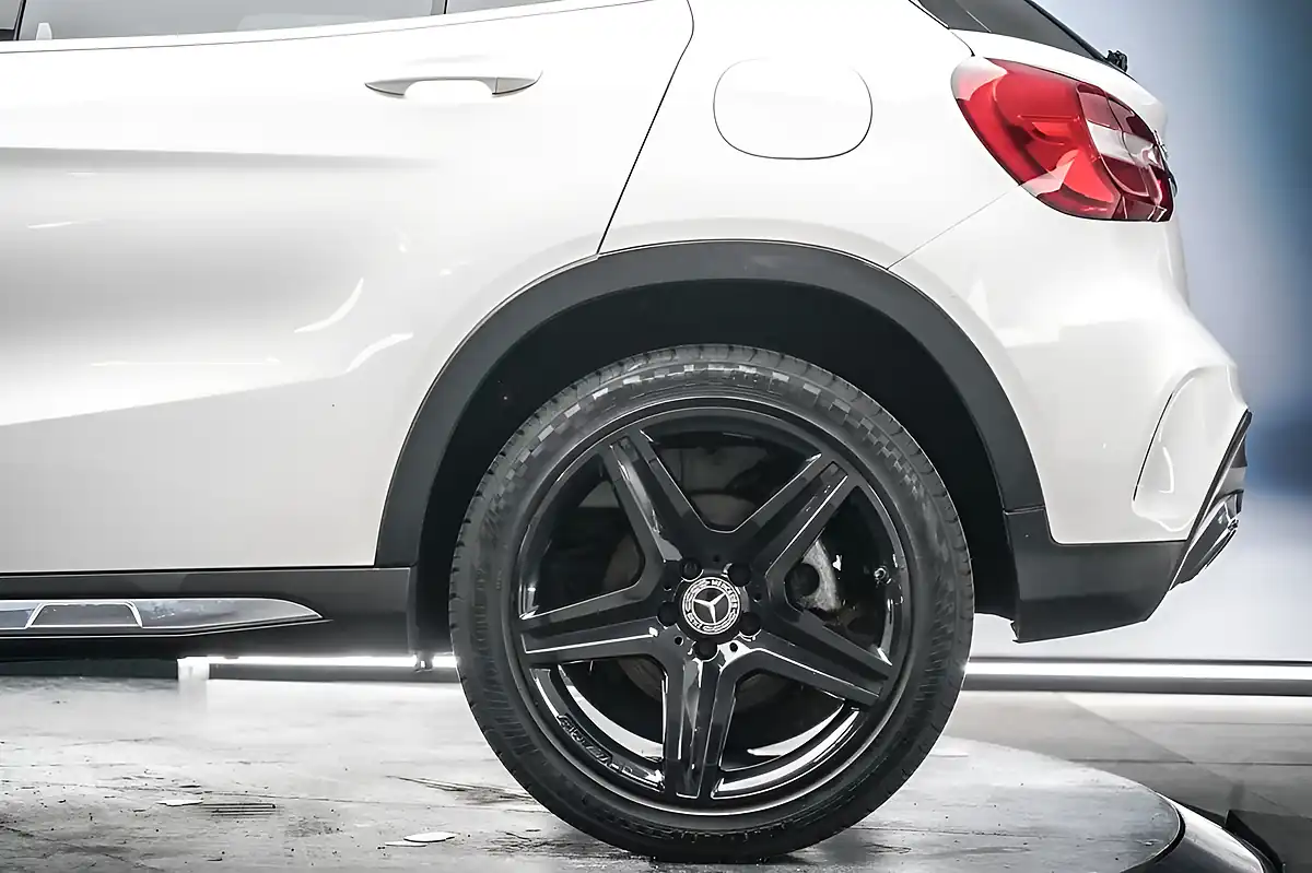 Used 2018 Mercedes-Benz Gla AMG Line White - Interior and Exterior details 11