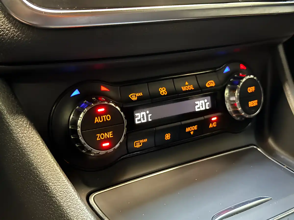 Used 2018 Mercedes-Benz Gla AMG Line White - Interior and Exterior details 17