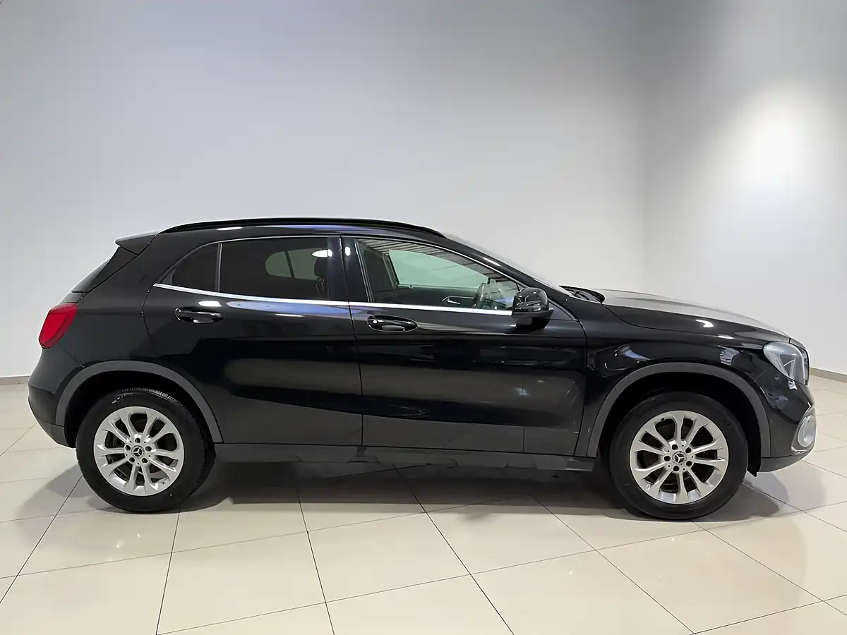 Used 2018 Mercedes-Benz Gla Se Black - Interior and Exterior details 12