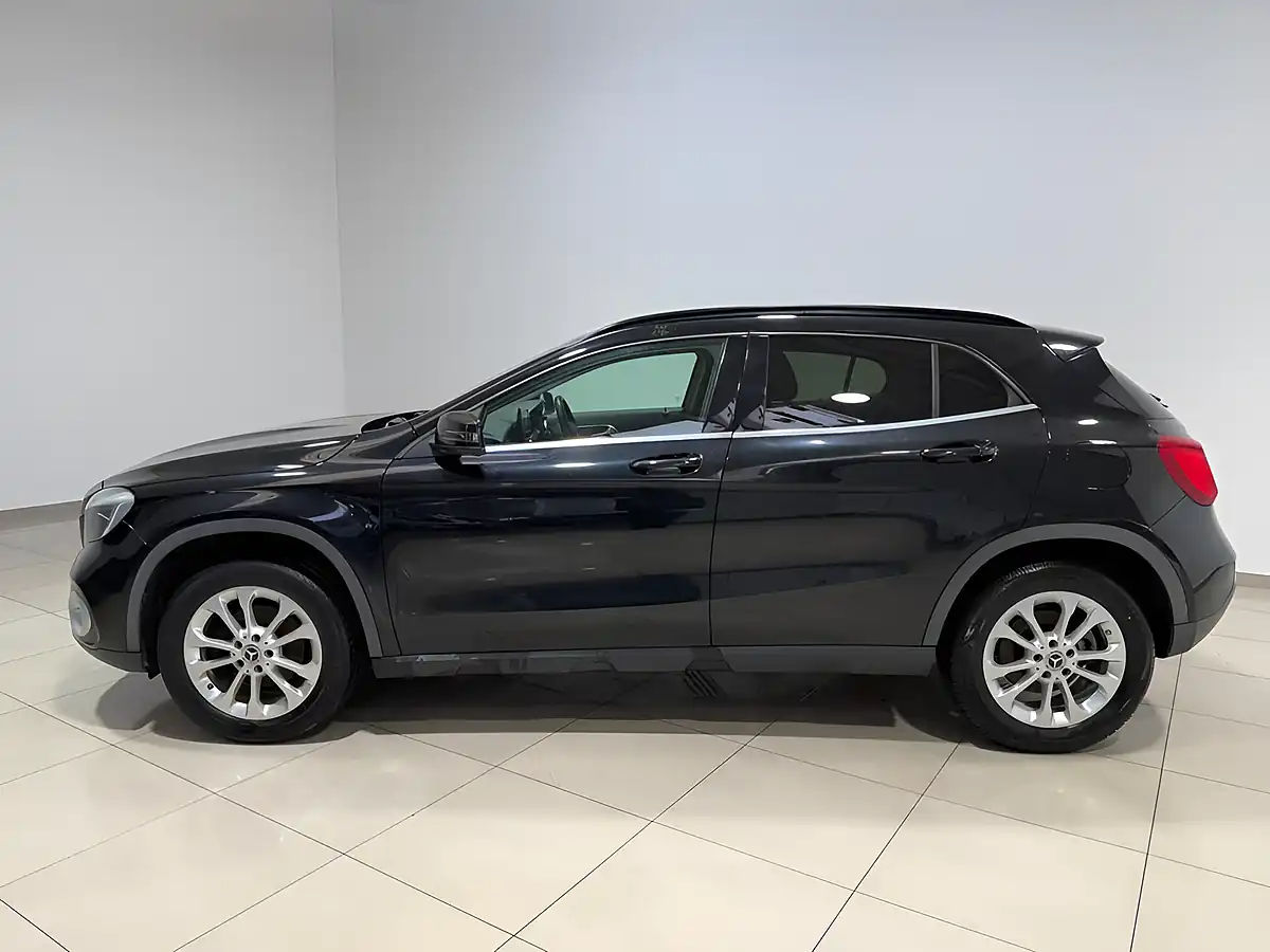 Used 2018 Mercedes-Benz Gla Se Black - Interior and Exterior details 6