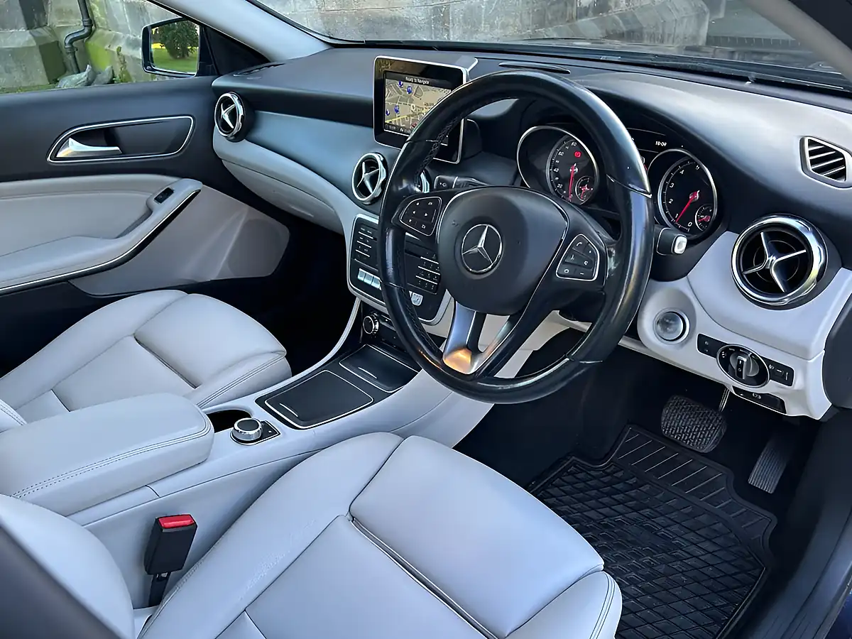 Used 2018 Mercedes-Benz Gla Se Blue - Interior and Exterior details 16