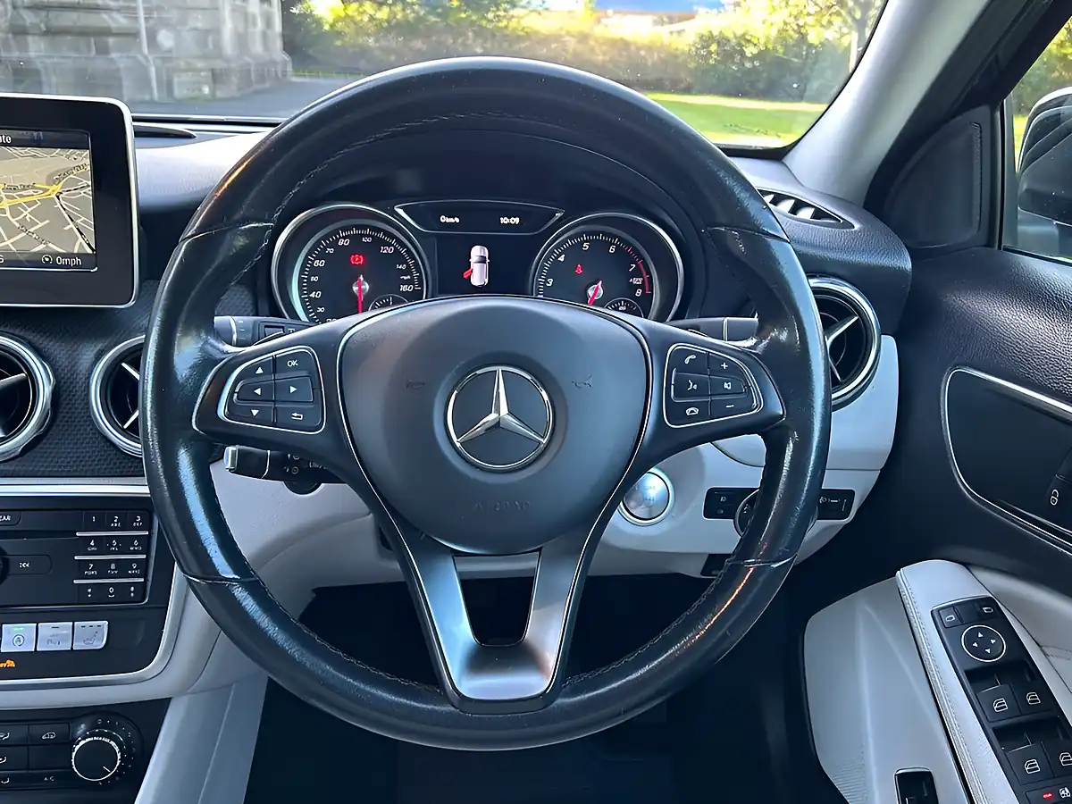Used 2018 Mercedes-Benz Gla Se Blue - Interior and Exterior details 9