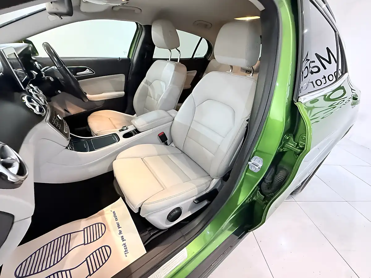 Used 2018 Mercedes-Benz Gla Se (executive) Green - Interior and Exterior details 16