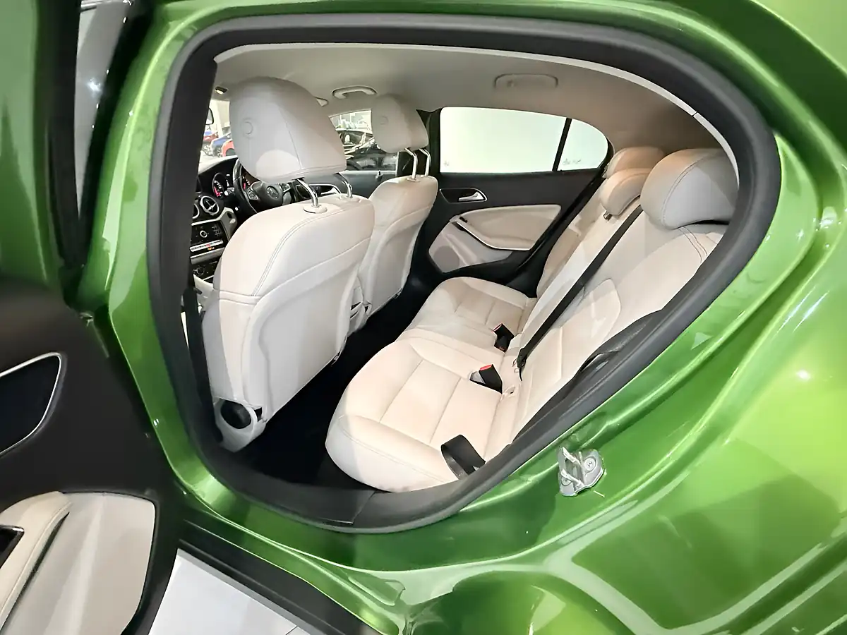Used 2018 Mercedes-Benz Gla Se (executive) Green - Interior and Exterior details 18