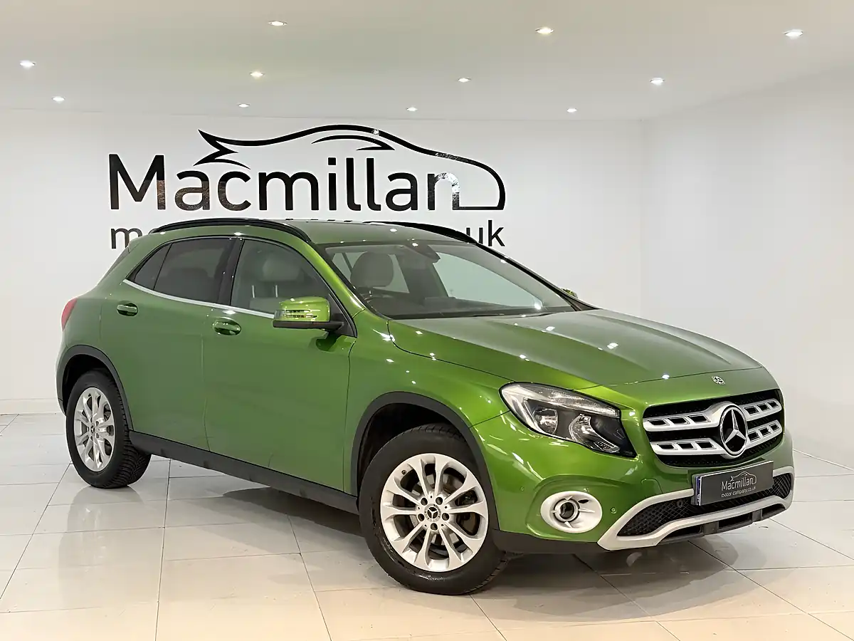 Used 2018 Mercedes-Benz Gla Se (executive) Green - Interior and Exterior details 2