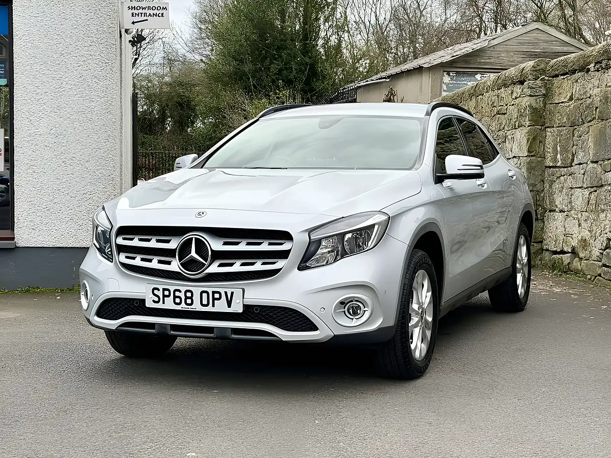 Used 2018 Mercedes-Benz Gla Se Executive Iridium Silver - Interior and Exterior details 10