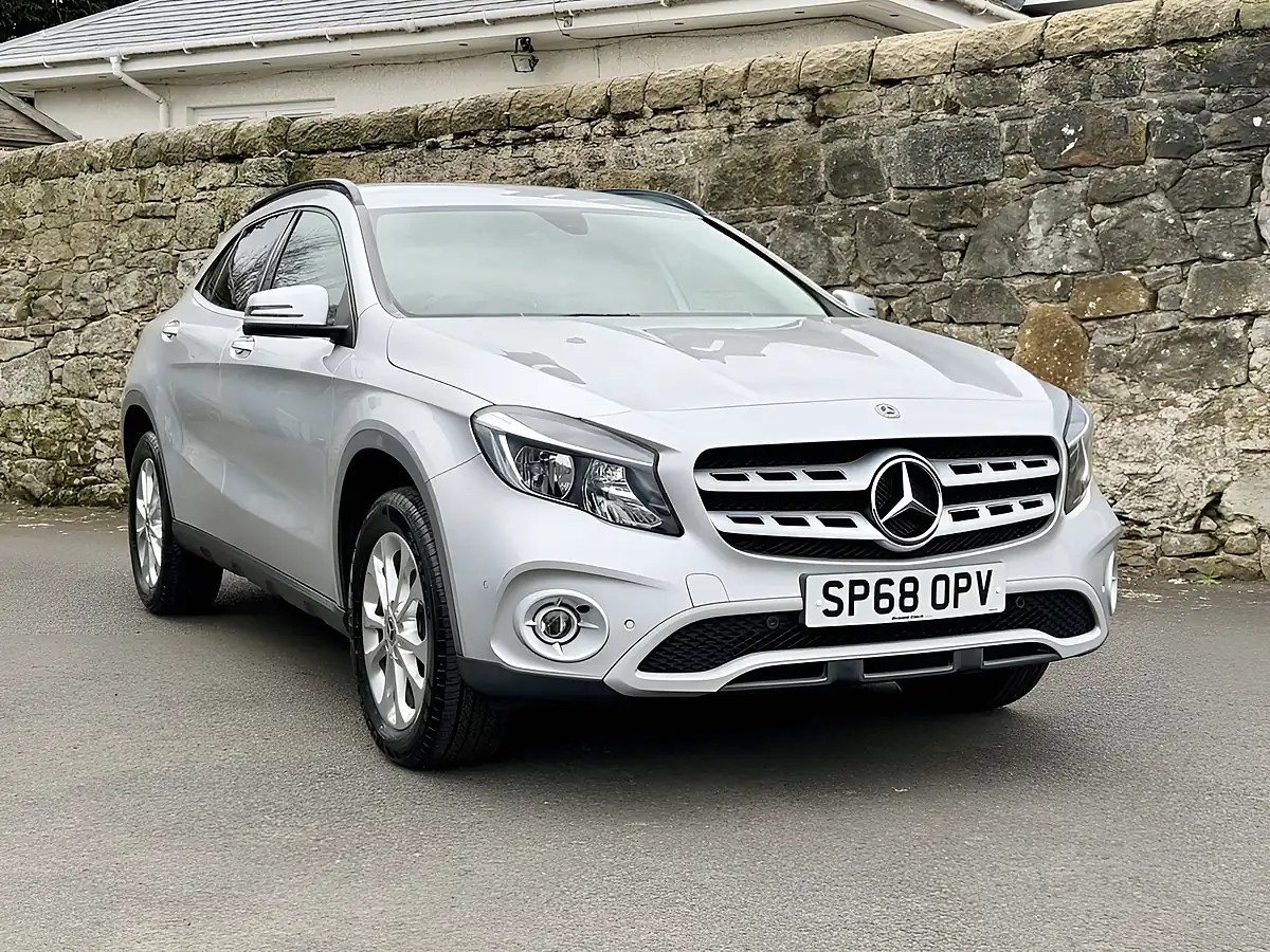 Used 2018 Mercedes-Benz Gla Se Executive Iridium Silver - Interior and Exterior details 11