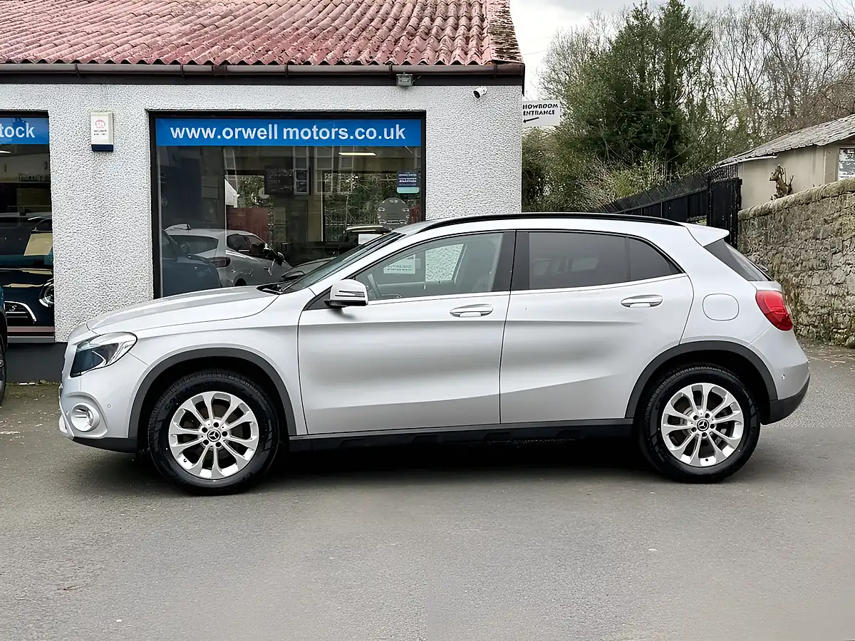 Used 2018 Mercedes-Benz Gla Se Executive Iridium Silver - Interior and Exterior details 12