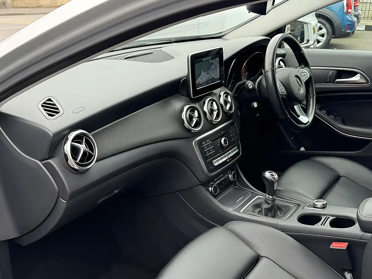 Used 2018 Mercedes-Benz Gla Se Executive Iridium Silver - Interior and Exterior details 14