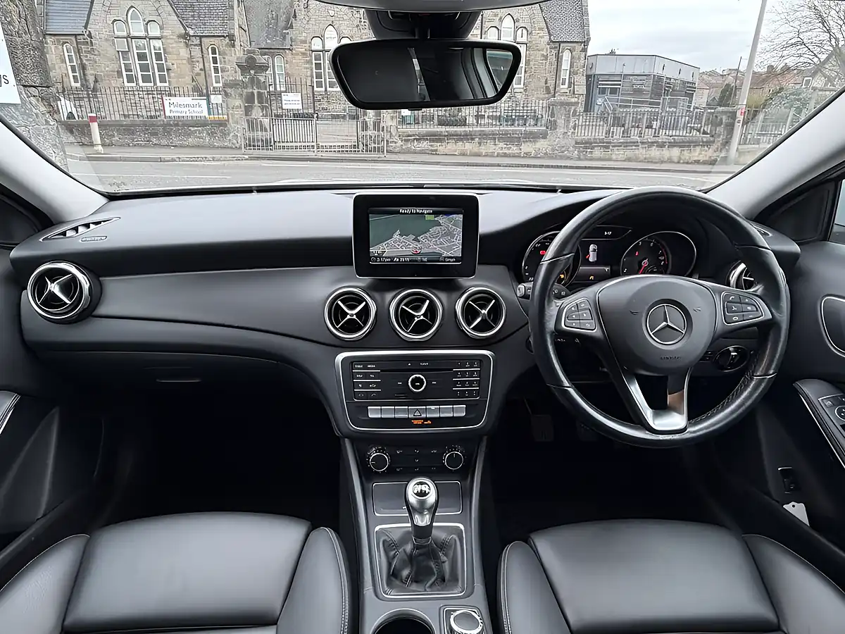 Used 2018 Mercedes-Benz Gla Se Executive Iridium Silver - Interior and Exterior details 17
