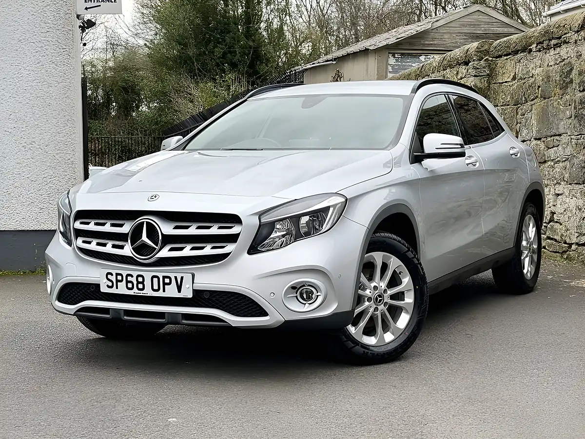 Used 2018 Mercedes-Benz Gla Se Executive Iridium Silver - Interior and Exterior details 4