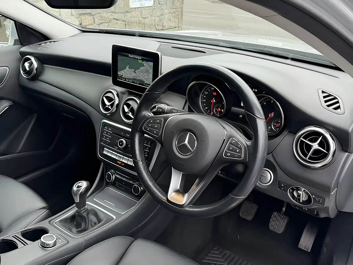 Used 2018 Mercedes-Benz Gla Se Executive Iridium Silver - Interior and Exterior details 6