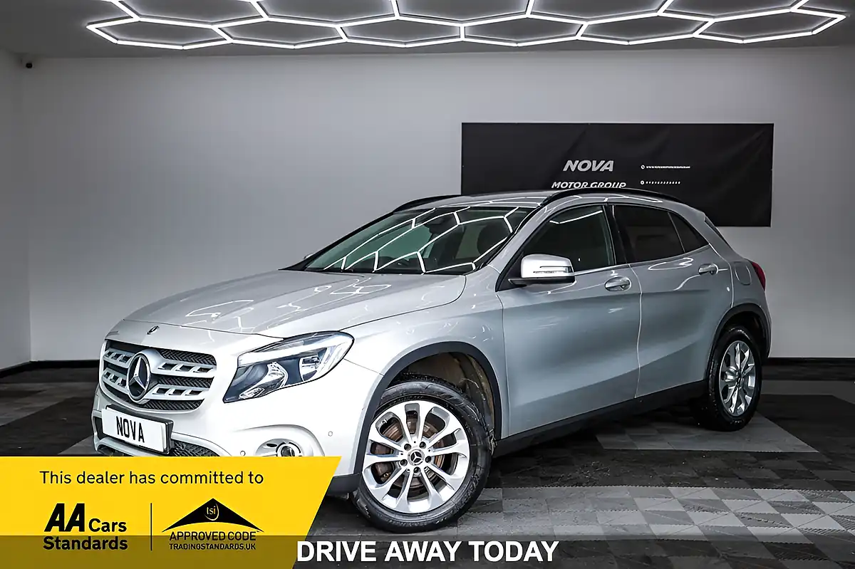Used 2018 Mercedes-Benz Gla Se (executive) Silver - Front View