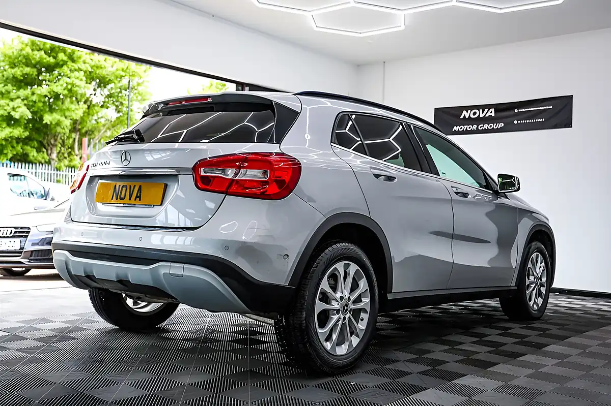 Used 2018 Mercedes-Benz Gla Se (executive) Silver - Interior and Exterior details 10