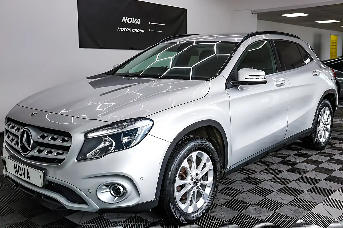 Used 2018 Mercedes-Benz Gla Se (executive) Silver - Interior and Exterior details 7