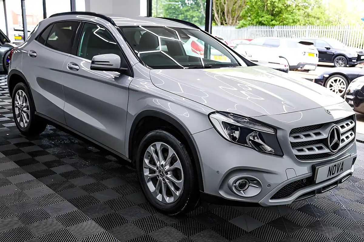 Used 2018 Mercedes-Benz Gla Se (executive) Silver - Interior and Exterior details 9
