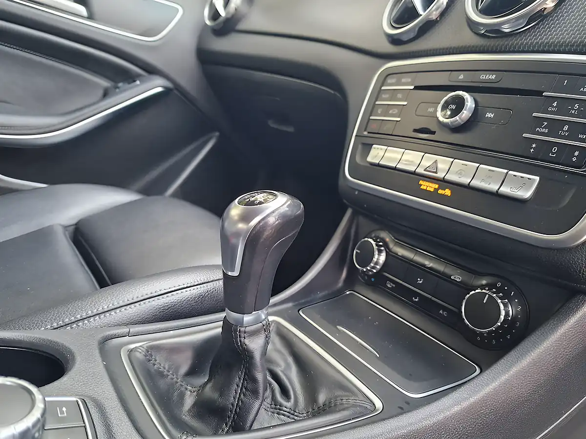Used 2018 Mercedes-Benz Gla Se (executive) White - Interior and Exterior details 11