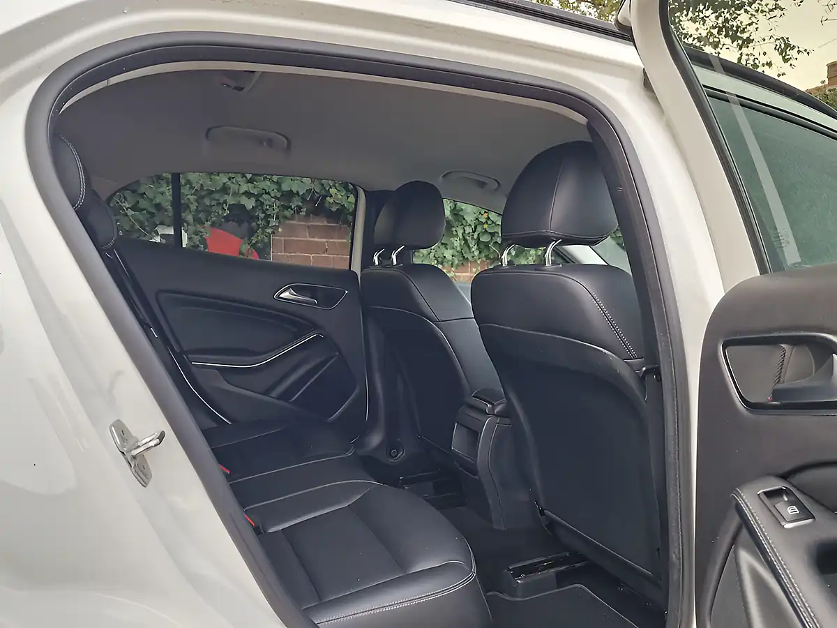 Used 2018 Mercedes-Benz Gla Se (executive) White - Interior and Exterior details 12