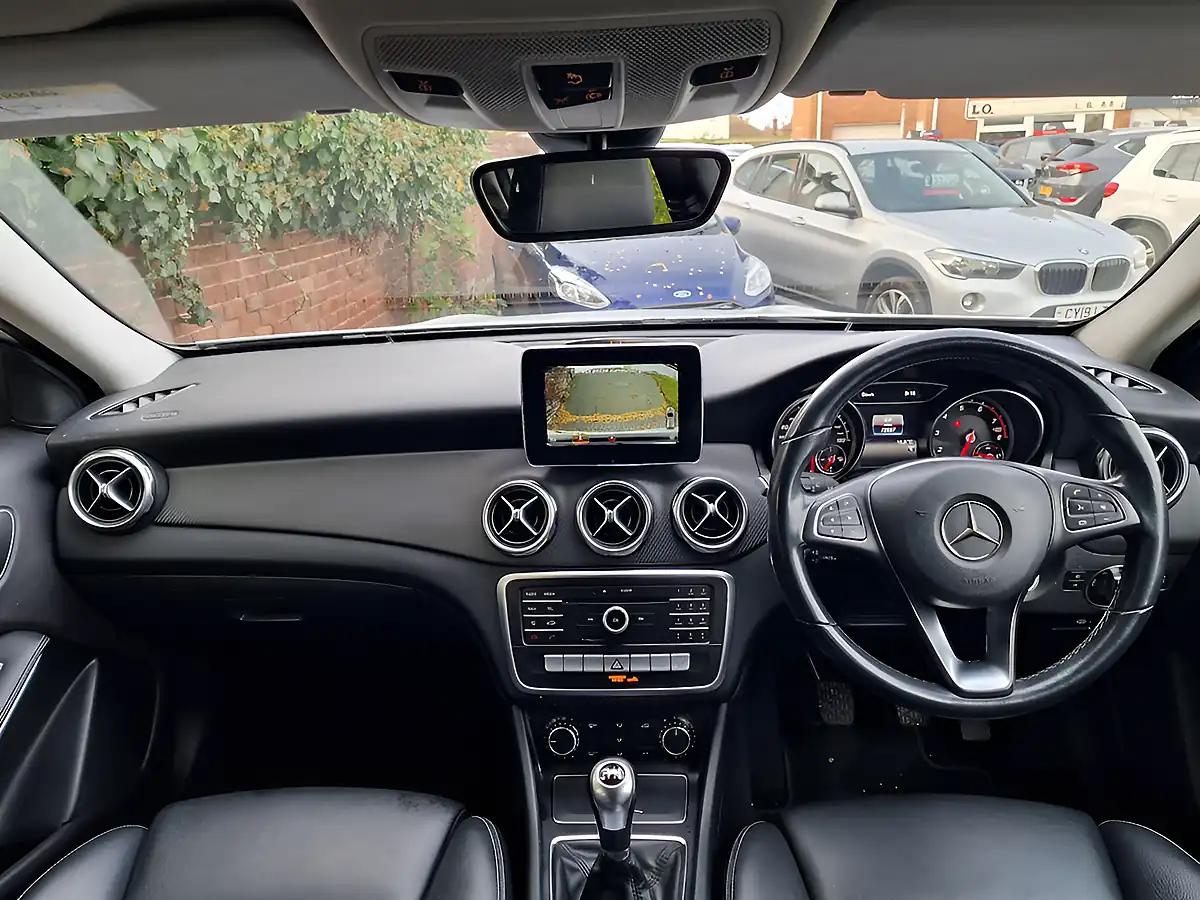 Used 2018 Mercedes-Benz Gla Se (executive) White - Interior and Exterior details 13
