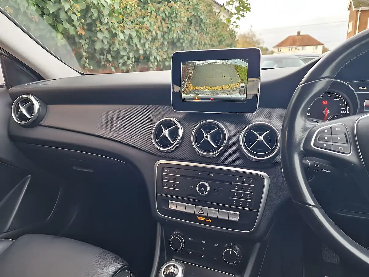 Used 2018 Mercedes-Benz Gla Se (executive) White - Interior and Exterior details 15