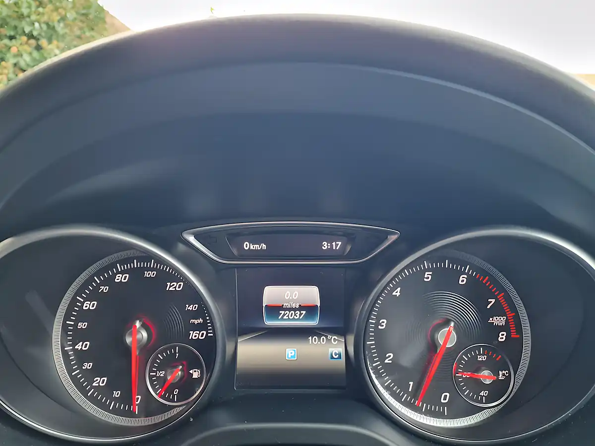 Used 2018 Mercedes-Benz Gla Se (executive) White - Interior and Exterior details 17