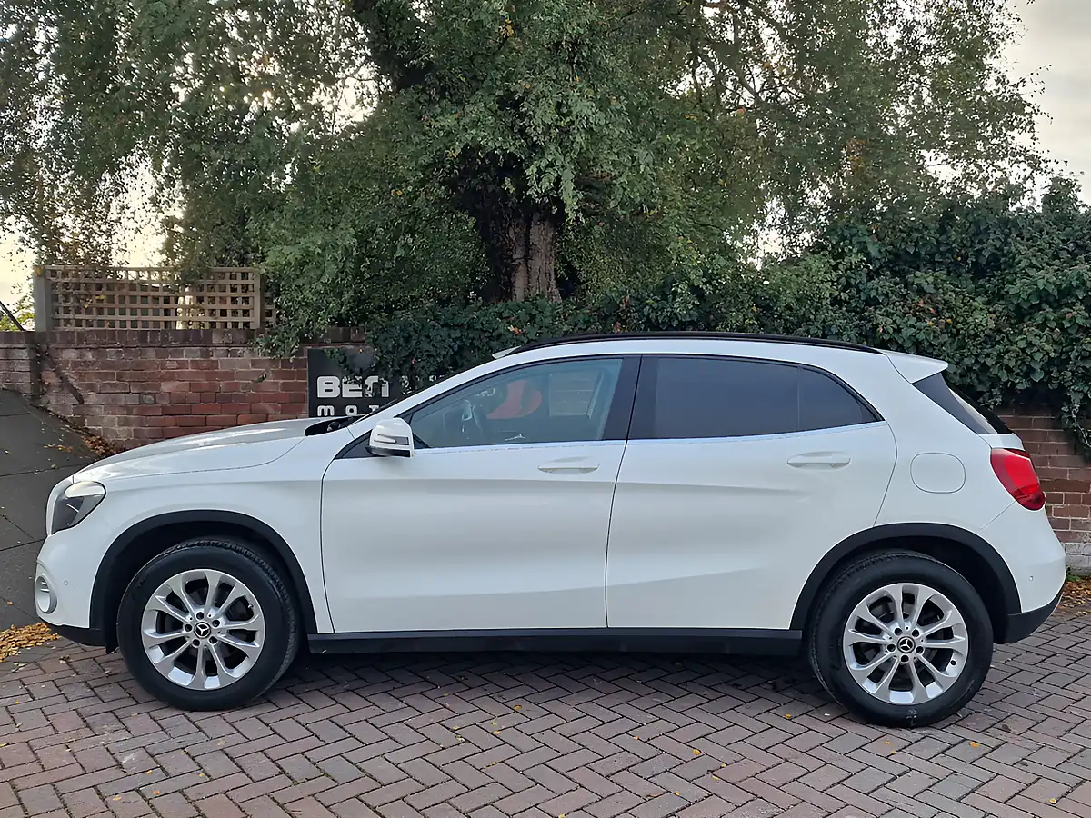 Used 2018 Mercedes-Benz Gla Se (executive) White - Interior and Exterior details 2