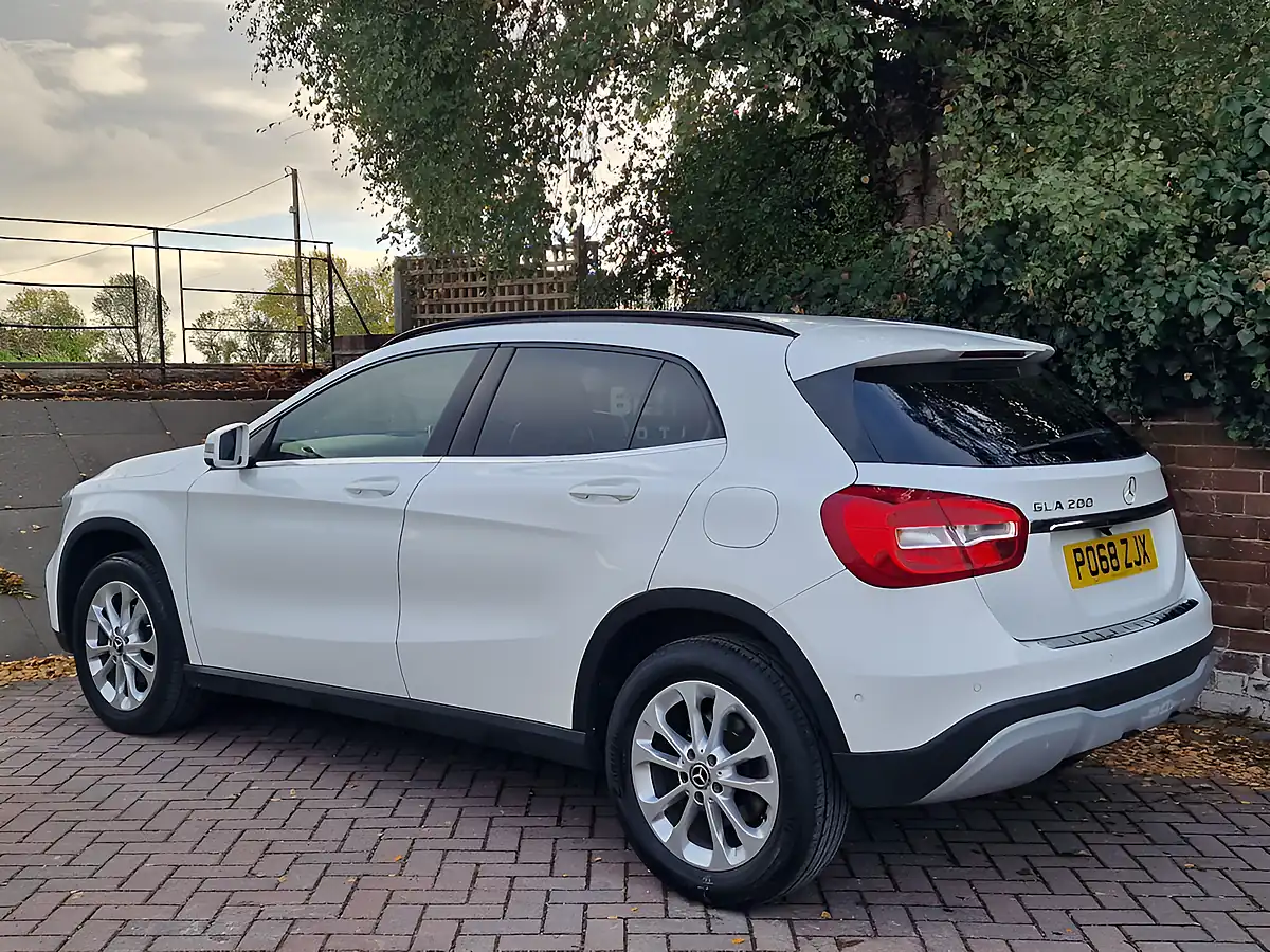 Used 2018 Mercedes-Benz Gla Se (executive) White - Interior and Exterior details 3